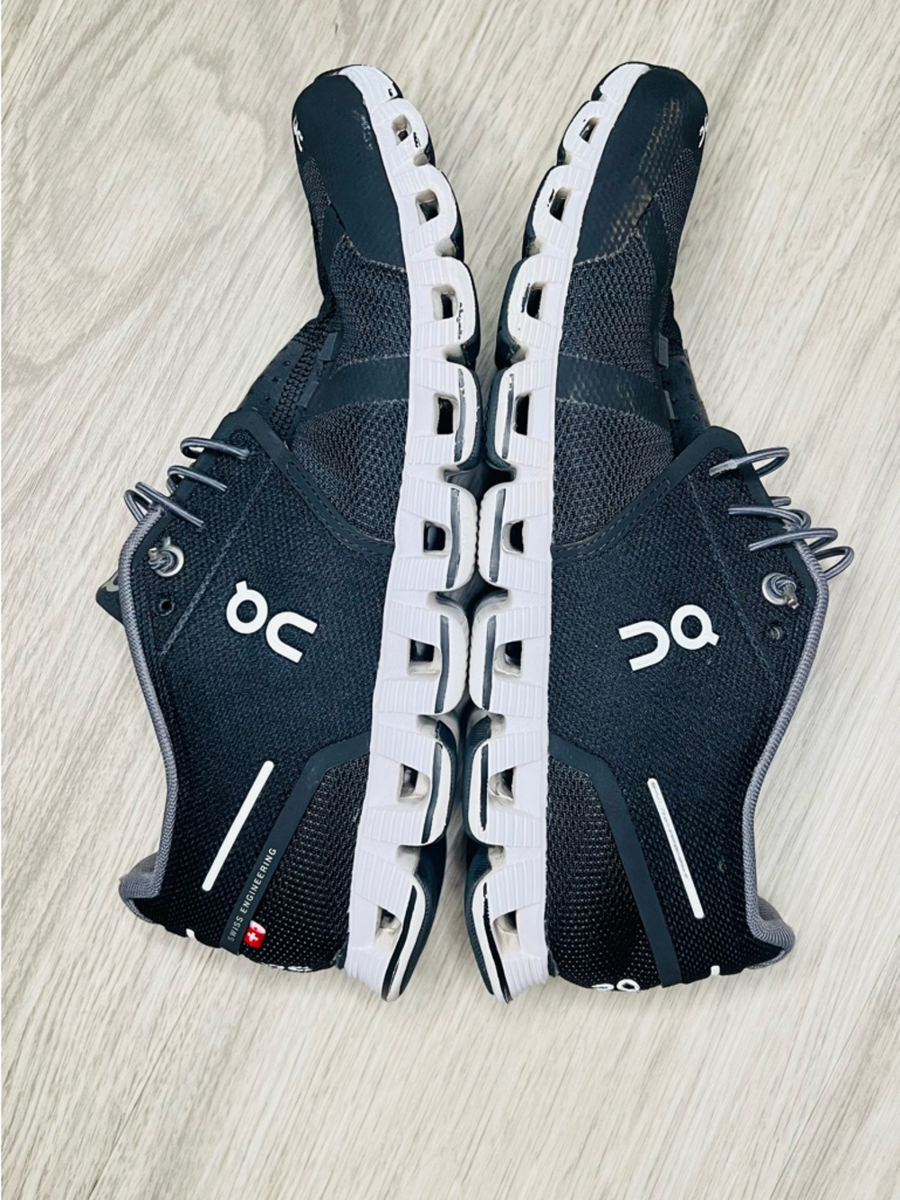 On Cloud Women’s 9.5 Black White Athletic Running Shoes Swiss Engineering *READ - Picture 9 of 13